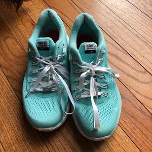 Teal Nike tennis shoes with ribbon laces size 7.5
